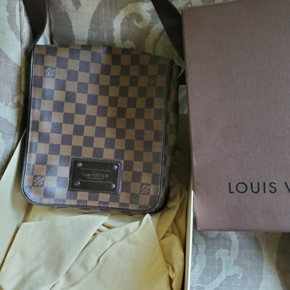 Louis Vuitton cross body - Picture 1 of 6